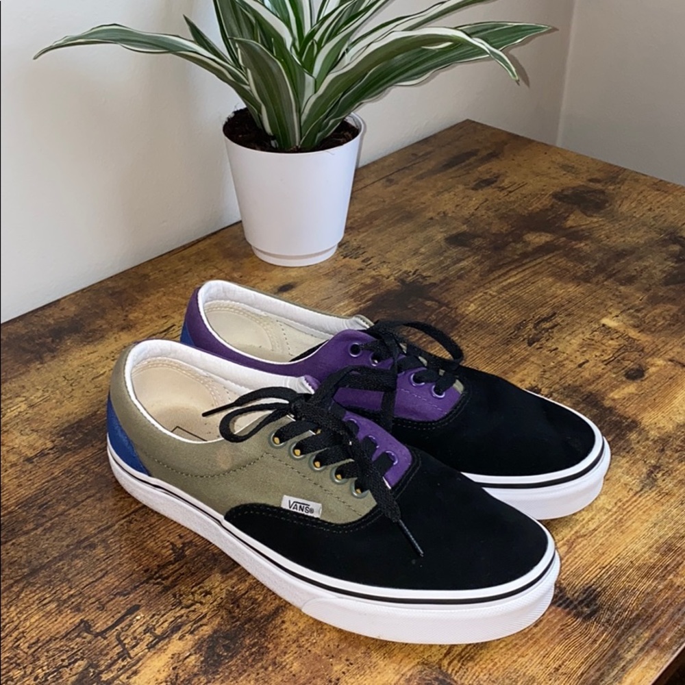 Men’s Authentic Classic Vans Size 7.5